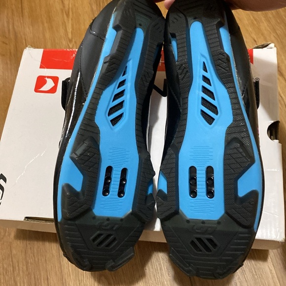 NIB Garneau Womens Multi Airflex Bicycle shoes Size 9 - Picture 2 of 5